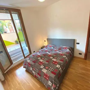Conte Rosso House, Con Doppia Terrazza In Coorte Tranquilla A Due Passi Da Stazione E Metropolitana Lambrate Appartamento
